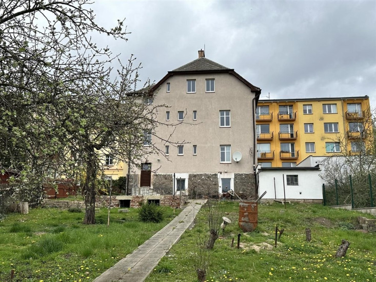 Rodinný dům se dvěma bytovými jednotkami, zahradou a garáží, Škroupova, Děčín II - Nové Město